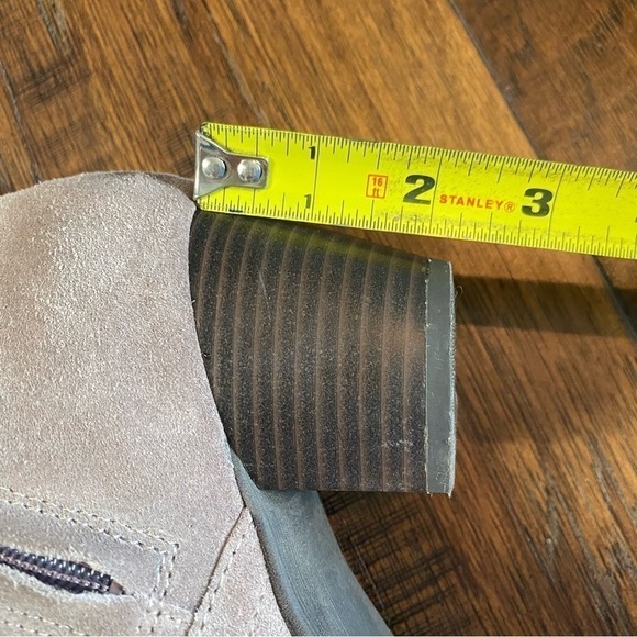 LUCKY BRAND Taupe Suede Side Zipper Western Booties - Picture 14 of 15